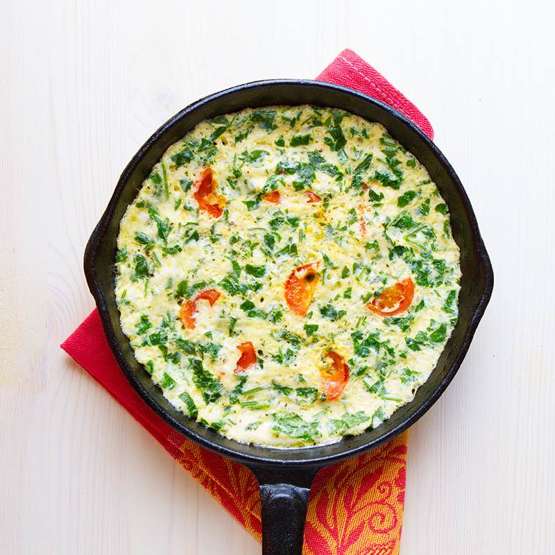 Omletă picantă cu roșii