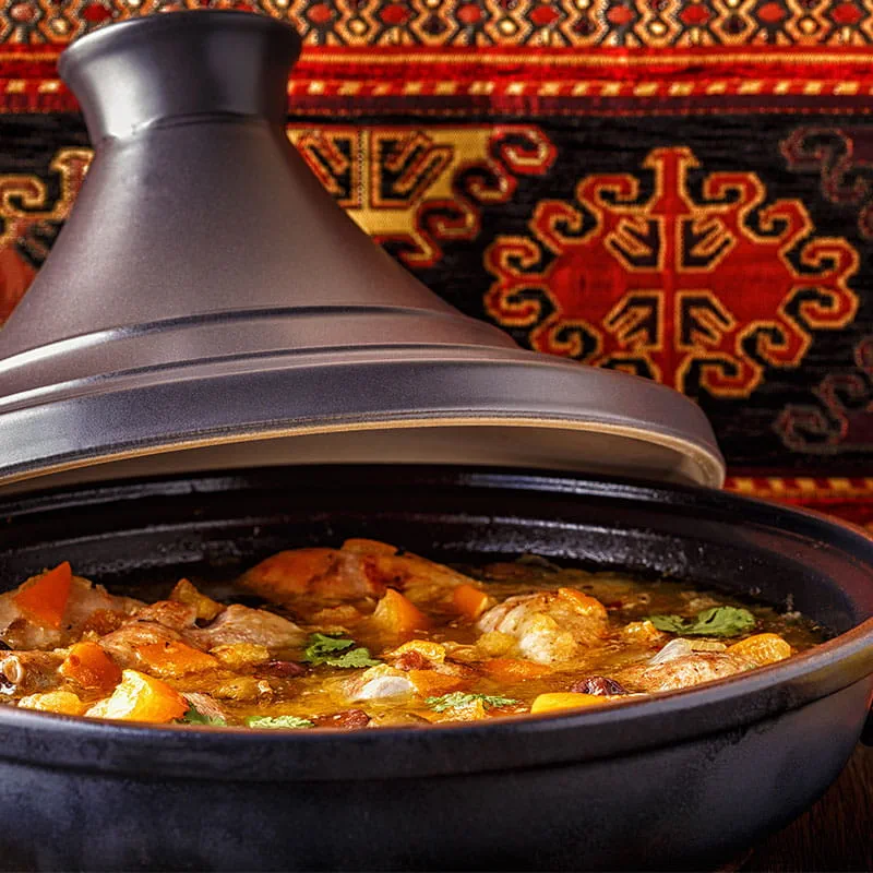 Tajine de pui condimentat cu lămâie confiată și măsline