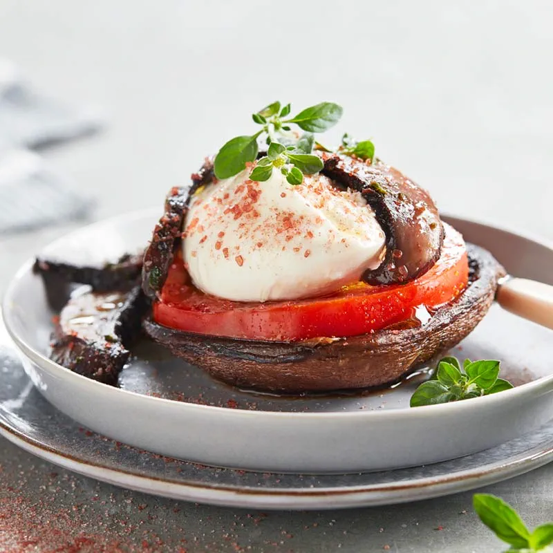 COGUMELOS PORTOBELO COM BURRATA