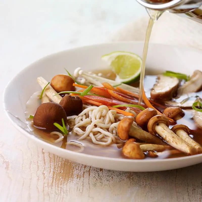 Vegetais Pho com Caldo Chá