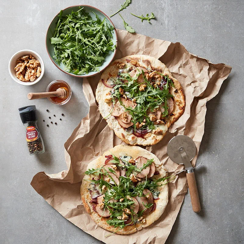 PIZZA DE PÊRA E QUEIJO AZUL