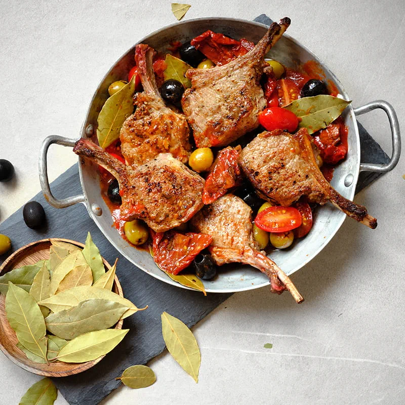 Mediterrane Lammkoteletts mit Lorbeer