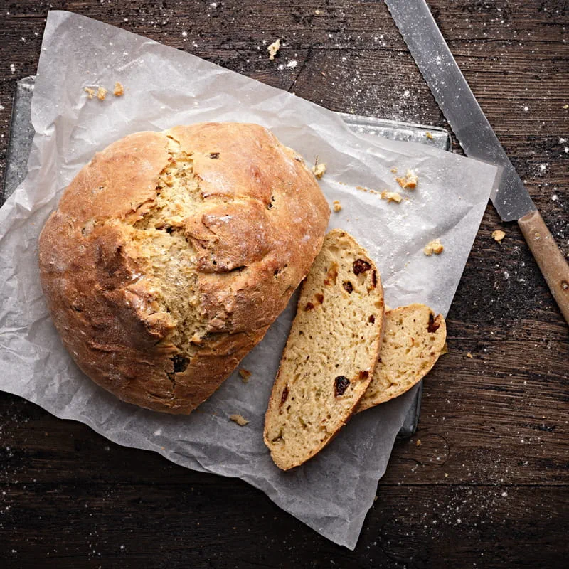 Pain de pommes de terre aux oignons de printemps