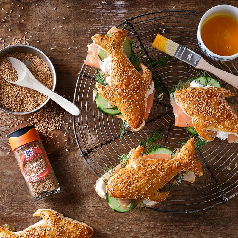 Poissons en pâte feuilletée au saumon et au sésame