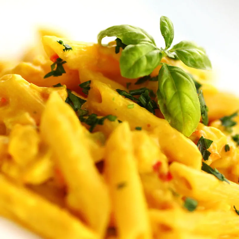 Penne à l'orientale avec suprême de poulet