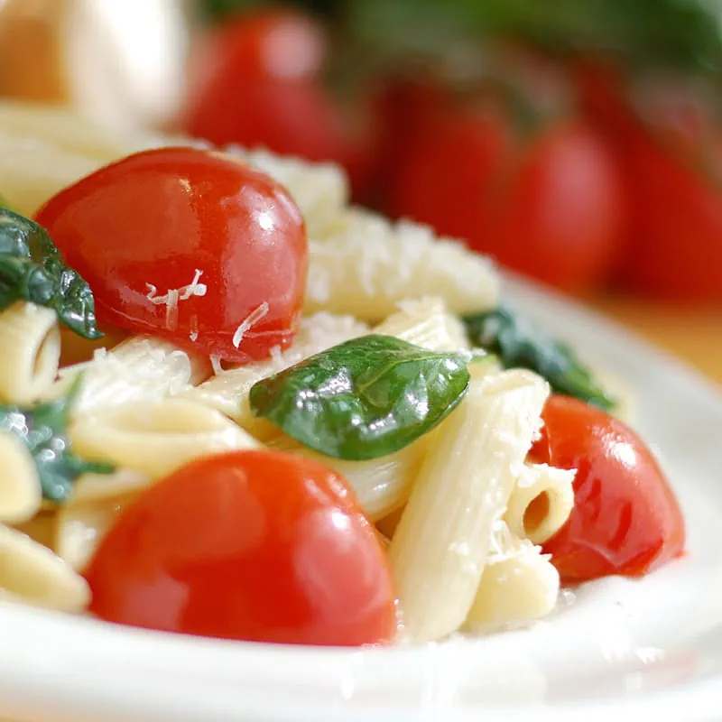 Penne mit Tomaten & Basilikum Sauce