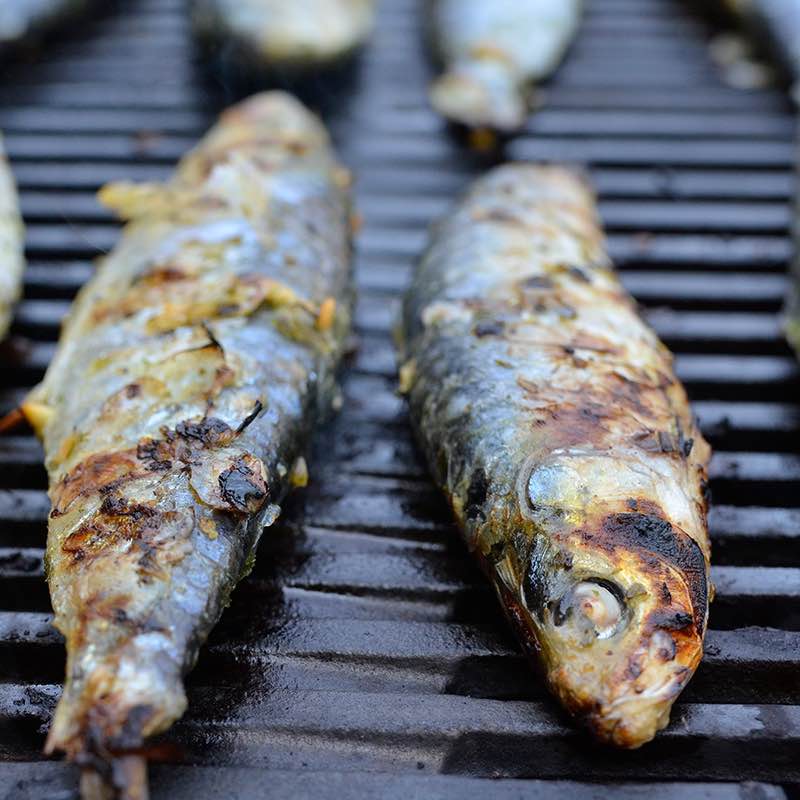 Grillierte Sardinen mit Rosmarin und Chili