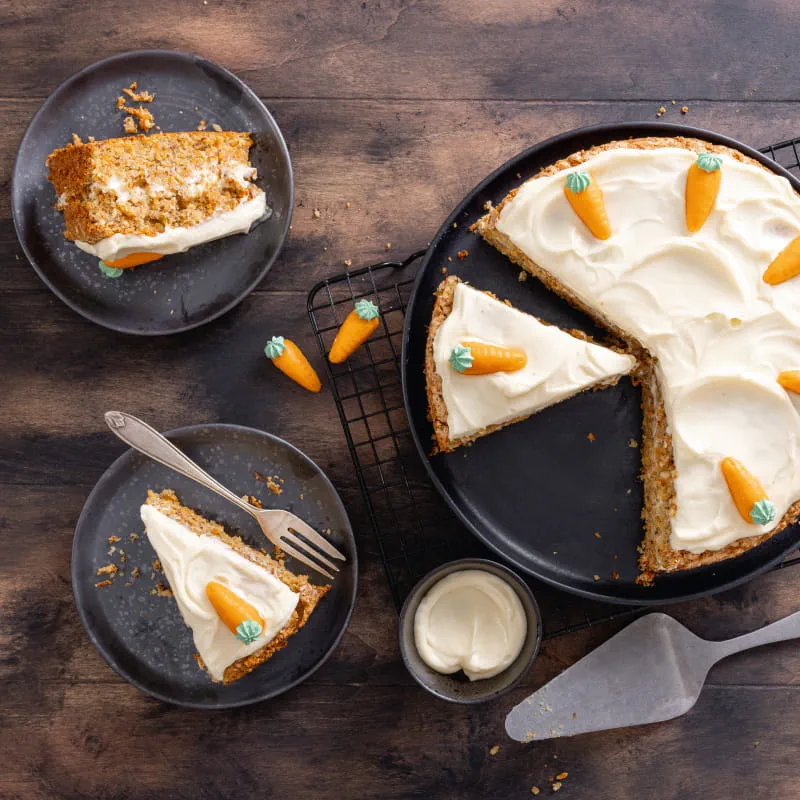 Gâteau aux carottes avec un glaçage vanille