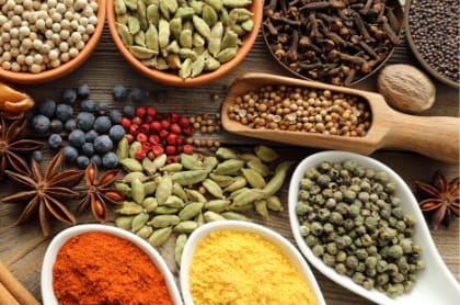 Health-Related Messages About Herbs, Spices, and Other Botanicals Appearing in Print Issues and Websites of Legacy Media: Content Analysis and Evaluation