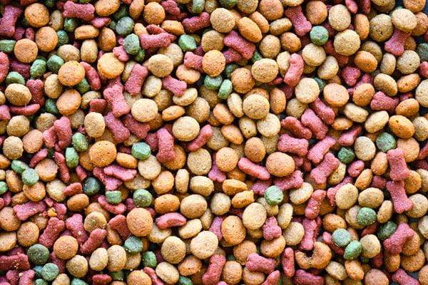 GettyImages-951689530-dry-pet-food