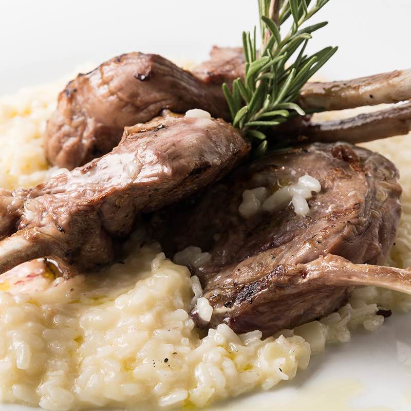 Lamskoteletten van de BBQ