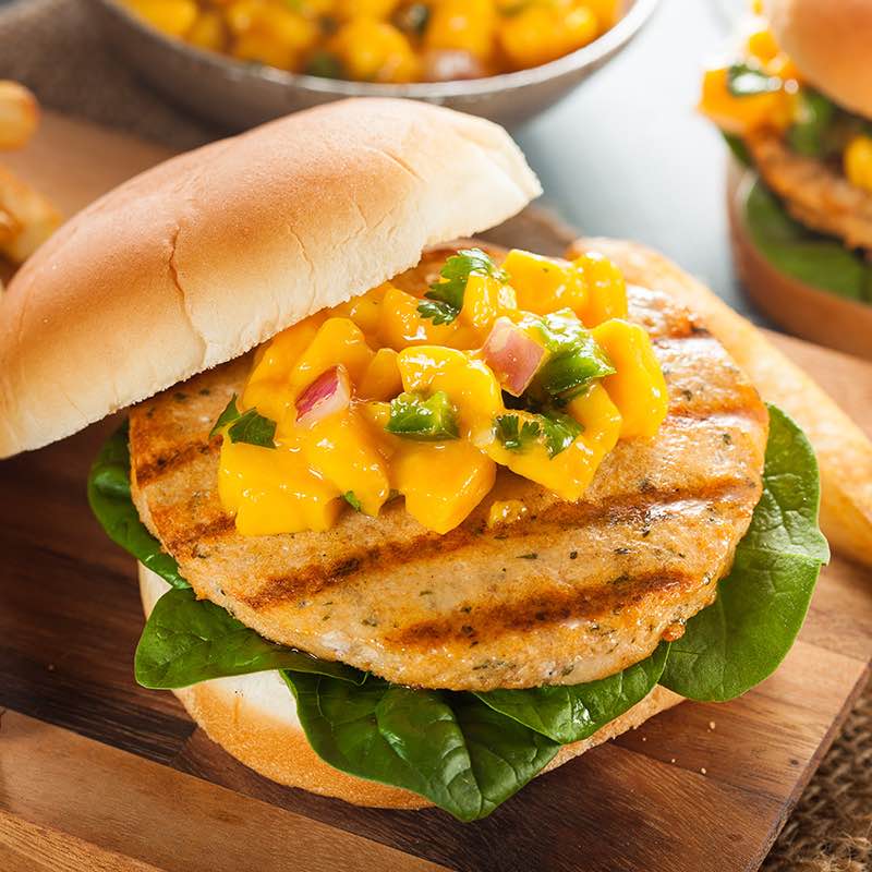 Hamburgers met mango chutneysaus