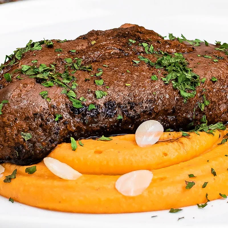 Kruidige eendenborst met pastinaakpuree